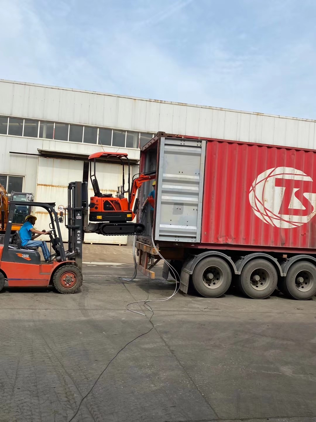 Мини-гусеничный экскаватор